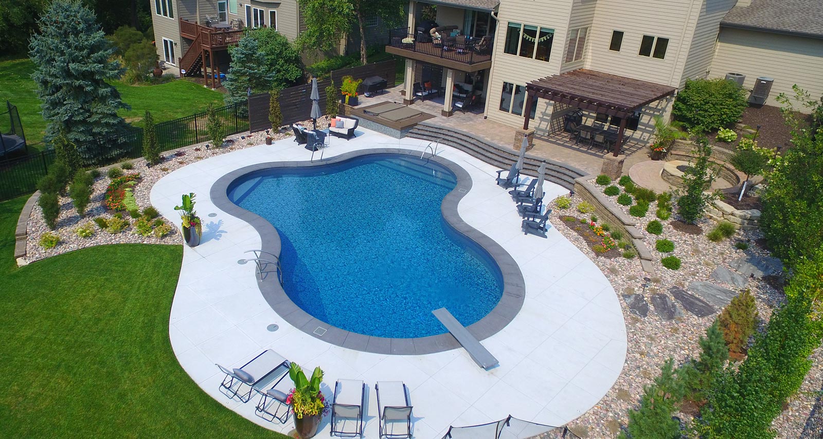 PEARLSTONE, Bell Pool & Patio